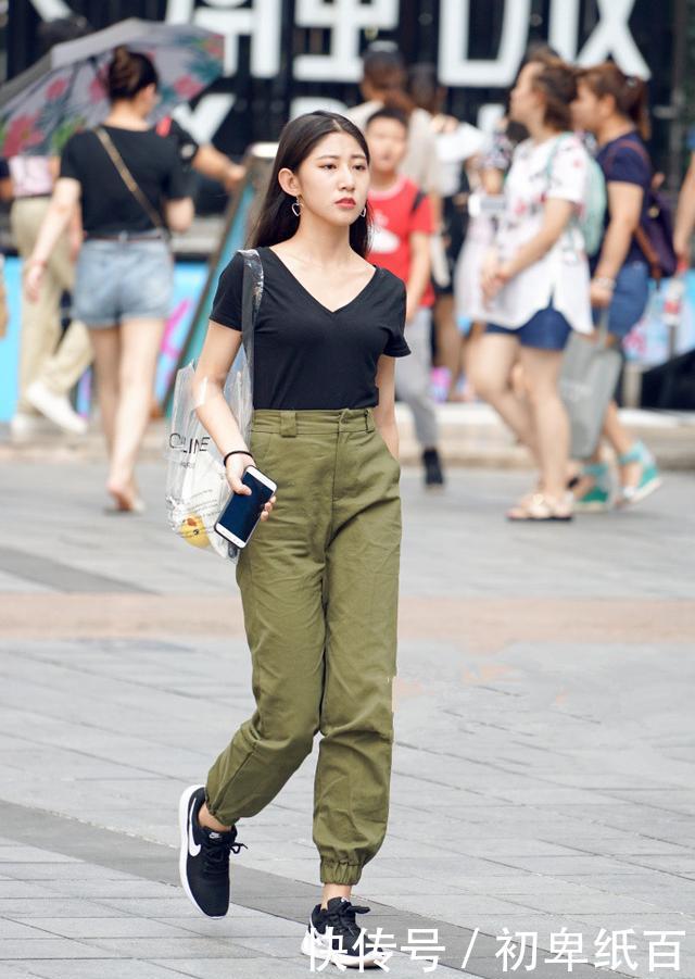  【显瘦】路人街拍，美女婉约动人，牛仔短裤搭配短款的上衣，显瘦又显高