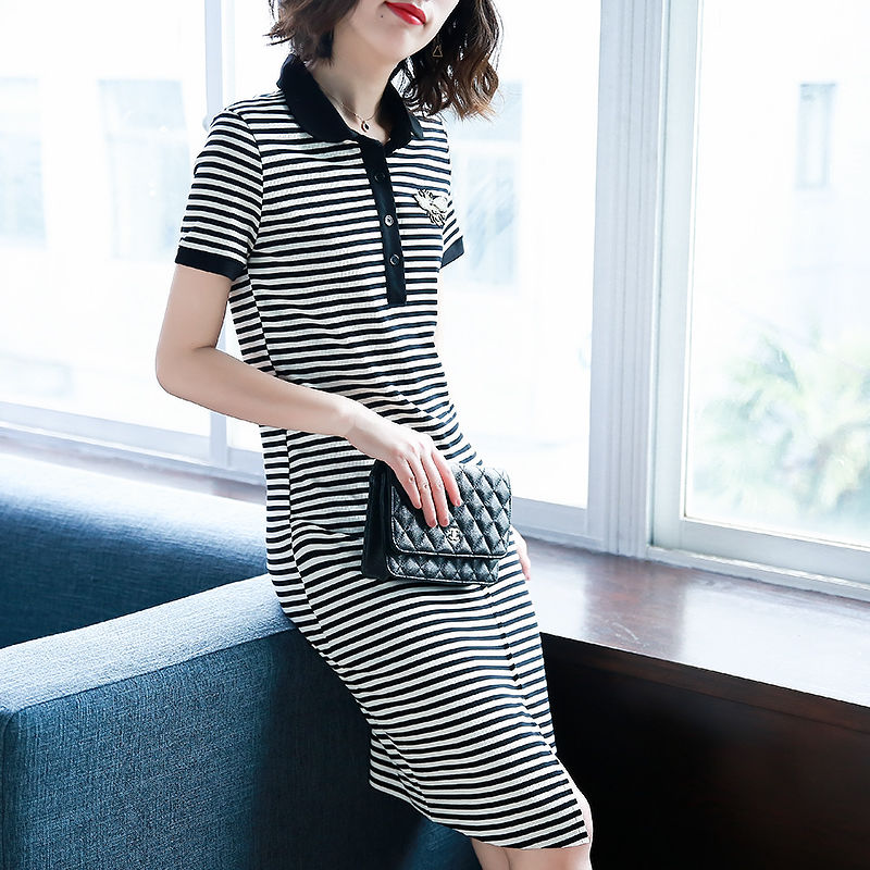 这款包臀裙真是“擦枪走火”，让人忍不住盯着看，好身材一览无余