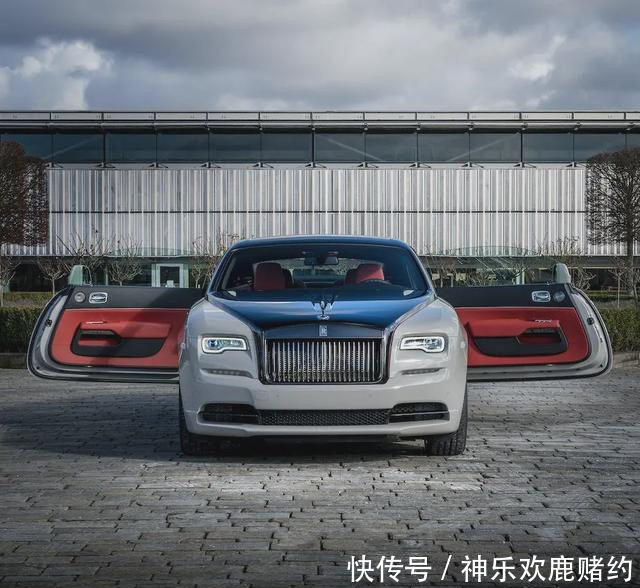  『有钱』怎么开车门最有引人注目？不得不感叹“有钱真好”！