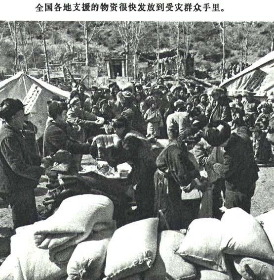 老照片：1973年《人民画报》刊载的新中国的建设者身影