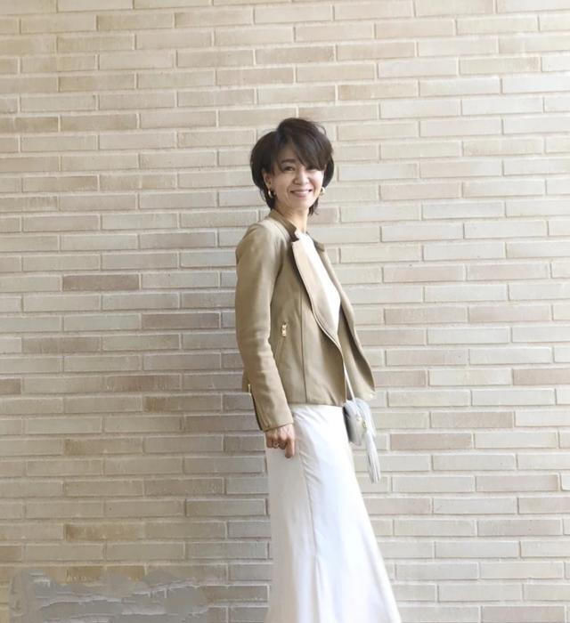 『内搭基础款』春季优雅休闲的穿搭,简约舒适又大方,时尚气质谁穿谁好看