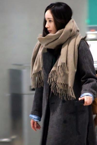 女人不要乱外套，身材再好的女星都穿成了土包子，连杨幂都不例外