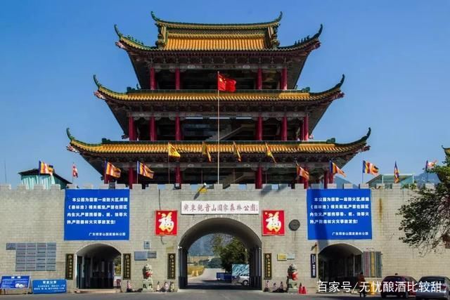 走进一座山，不小心发现山中藏着这样一座神仙寺庙!