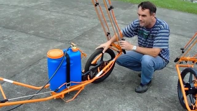 英国四十岁大叔发明自行车喷雾机，不用油和电，成本100块钱