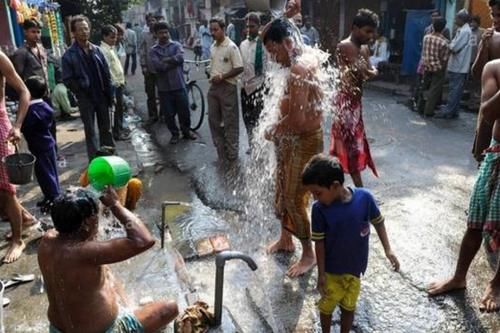 印度人疑惑：为何我们每天洗3次澡，中国人还能闻到体臭？