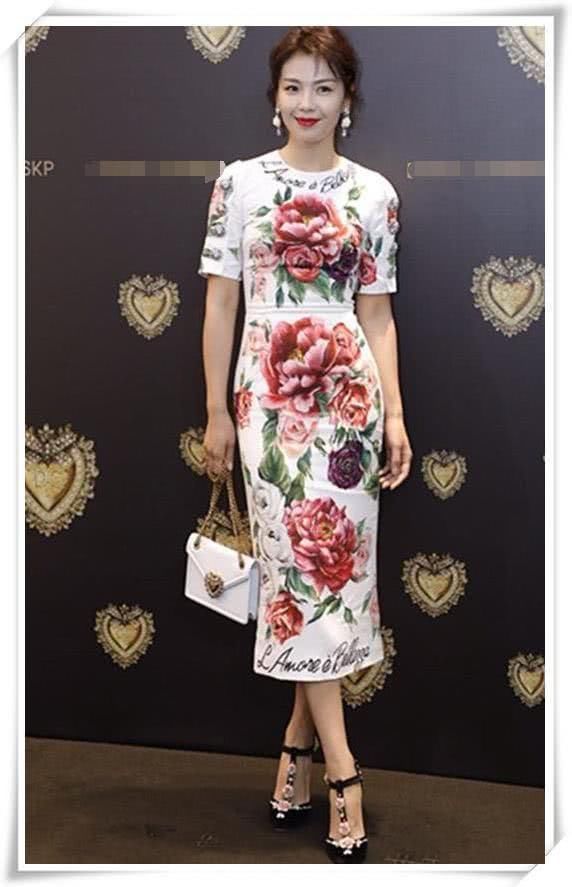 刘涛和热巴穿同一条裙子，网友：气质脸和网红脸有差距