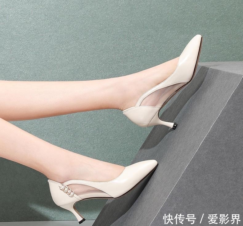 「少女」少女心满满的高跟鞋,细细的高跟设计,可以让人看起来更高