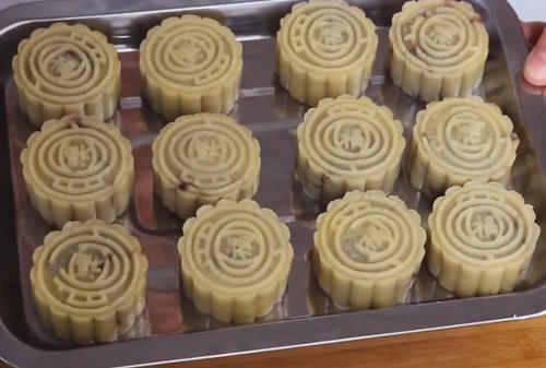 家用烤箱怎么做月饼 t0154dc29822a2bbd32.jpg