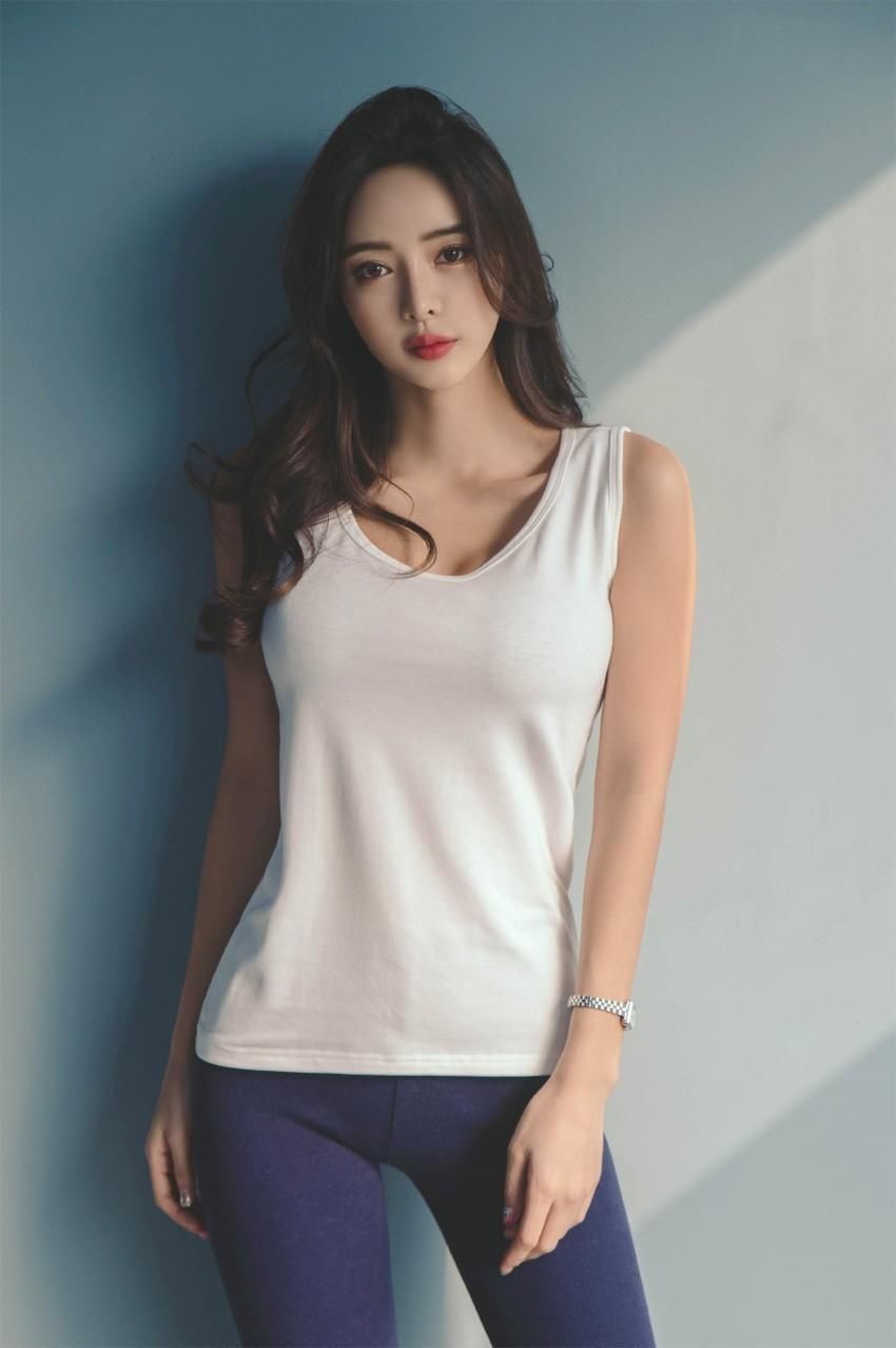 韩国美女身材高瘦长腿惹火，拍清新写真尽显性感曲线！