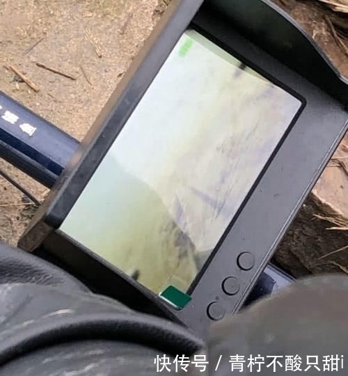 『男子』男子湘江“可视化锚鱼”,几十斤大鱼接连上岸,网友:能钓光湘江鱼