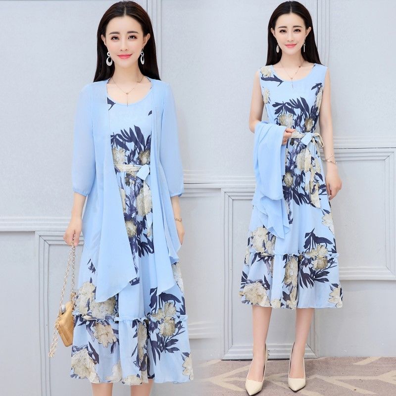 入秋了，35岁的我打死也不穿打底裤，就爱穿这种裙，才有女人味