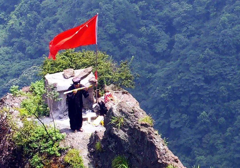 中国最危险的小庙，许多人为了烧一根香而失去生命