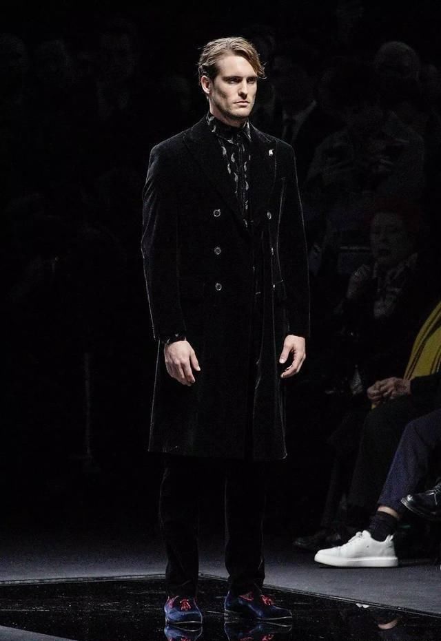  「延续」85岁的Armani先生，一直延续自己的风格，优雅简约的更加年轻化