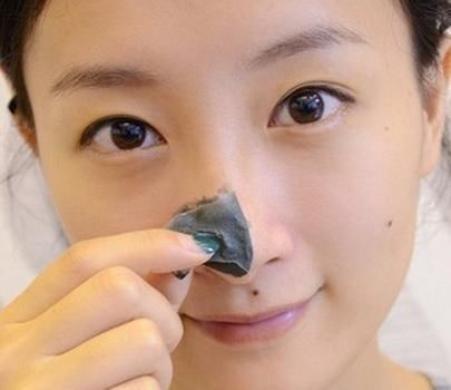 为什么鼻子上会有那么多黑头?教你2招，和“草莓鼻”说拜拜