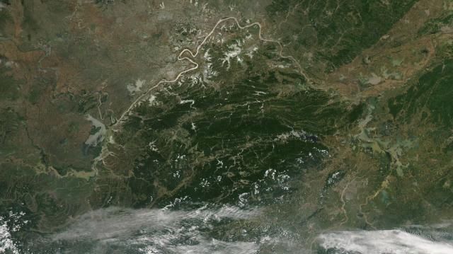 怪异！我国洞庭湖突然变色，NASA卫星紧急对准发现玄机？