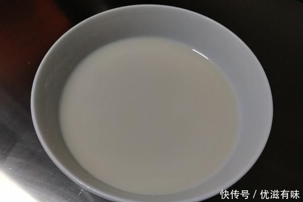  [松软]蒸馒头时，有人加酵母有人放白糖，其实“它”才是馒头松软小秘诀