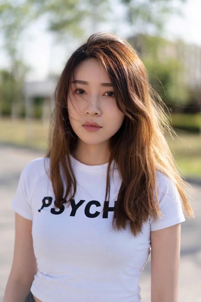 街拍：图1小姐姐，身材美的感觉都快掉出来了，醉了！