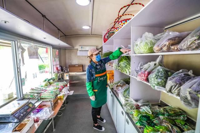  『直通车』医护人员买菜方便了！农场直通车开进大兴医院