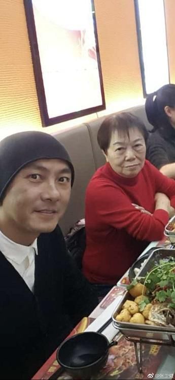 他是娱乐圈有名的孝子和模范老公，一度大红大紫如今谣传涉毒被抓