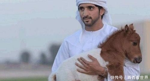 为啥迪拜男人喜穿白袍，但从来不会变脏呢？游客看后：有钱任性！