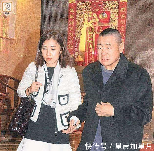 看了香港女首富甘比的搭配功力, 才知道刘銮雄为什么独宠她一人