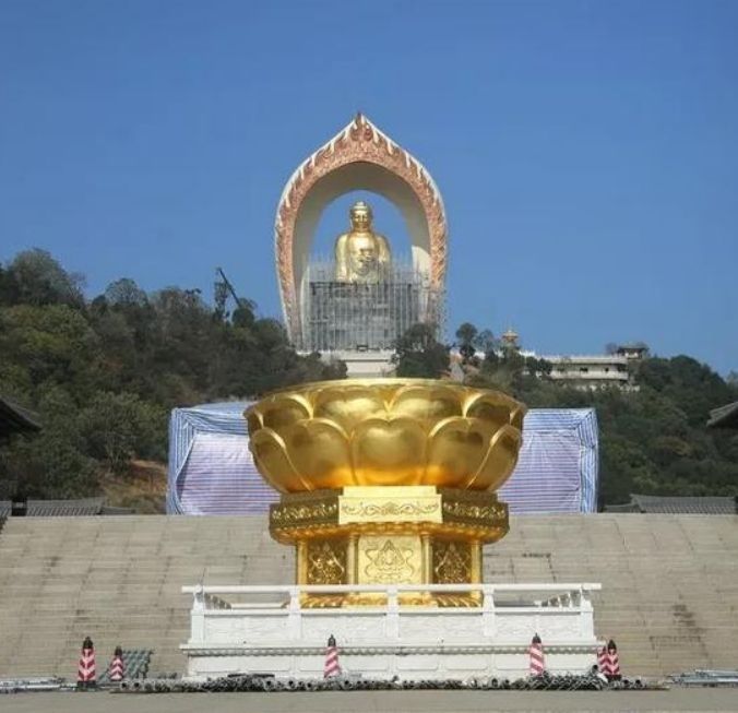  [大佛]东林大佛：造价花了10亿，全身镀金，全球第一高阿弥陀佛！