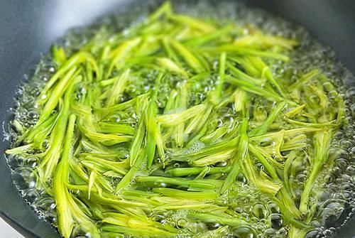 「忘忧草」皮肤差吃“忘忧草”,排毒养颜,淡化色斑,减少皱纹,多吃也不胖