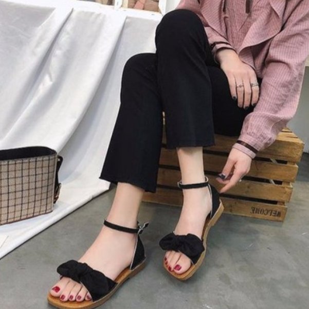 当下最受欢迎的凉鞋，尽显优雅女人味