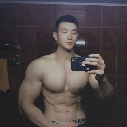 「洋火」193CM“肌肉版”杨洋火了，这颜值大长腿让网友不淡定了！