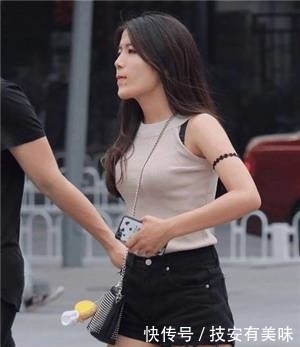美女@仙女气质十足,哪一位最美,街拍:柔美娇俏的小姐姐