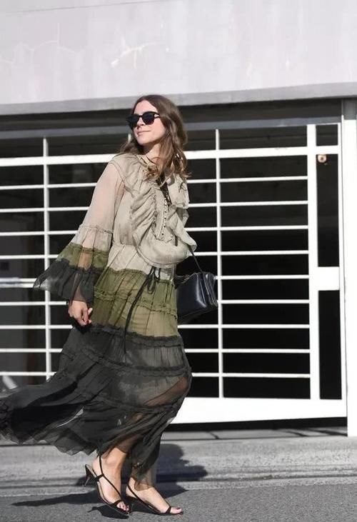 『舒适』奶奶鞋早就过时了,今年流行“猫跟鞋”,照着穿舒适百搭又时髦