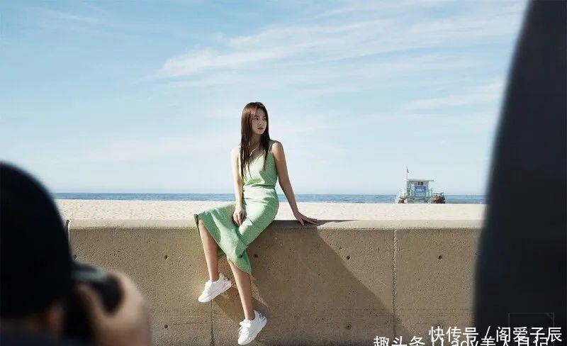  『宋慧乔』宋慧乔最新代言，不走熟女风格重返校园风，穿紧身裙丰满身材迷人