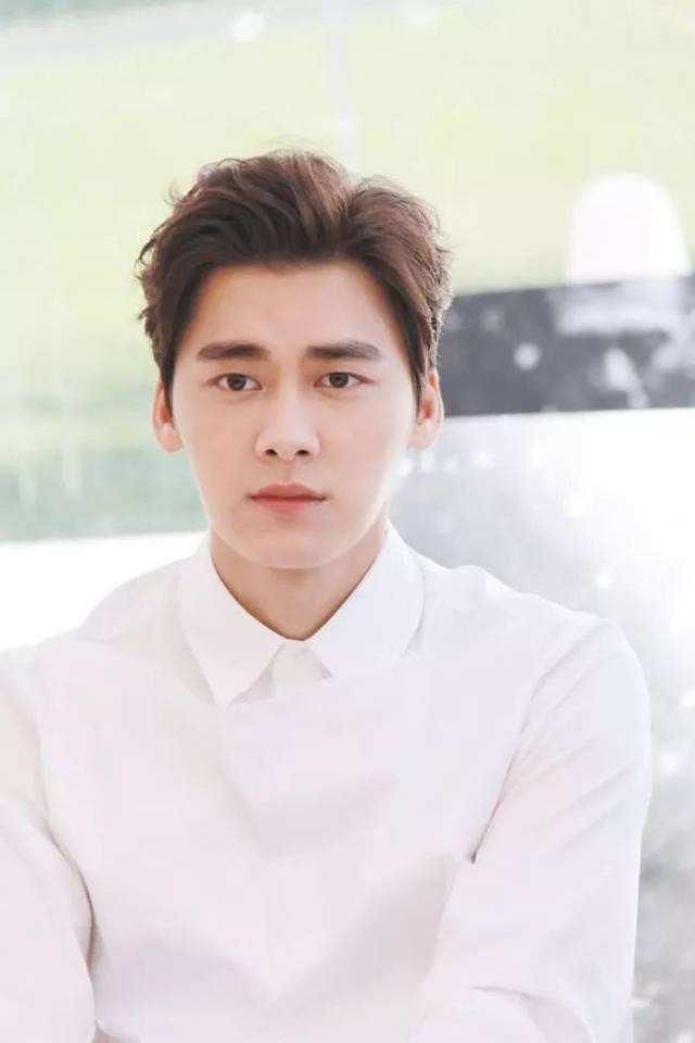 吴京回应黑白照：健在！高情商赢得好印象！李易峰杨幂王俊凯上榜