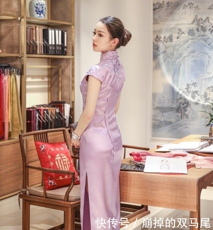  [适合]本以为郎朗老婆不适合穿旗袍，当她穿上时，这身材让人移不开眼！