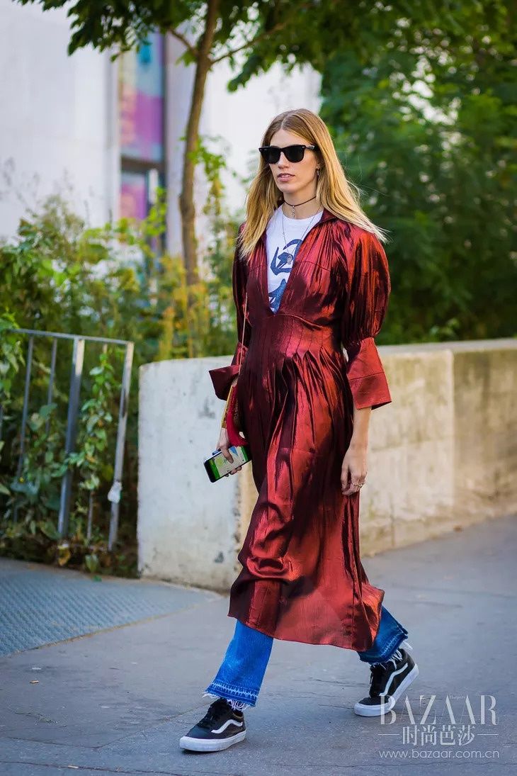 今年的秋冬流行色很吉利，还没到过年就要红火起来!