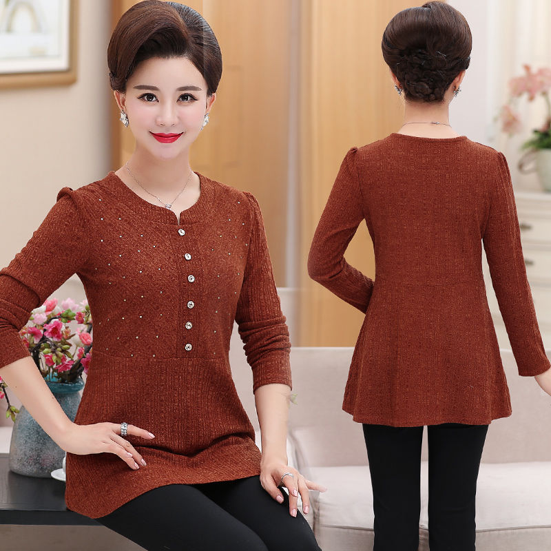 九月了，婆婆把旗袍全扔了，穿这新款妈妈装，美嫩的看不出53岁