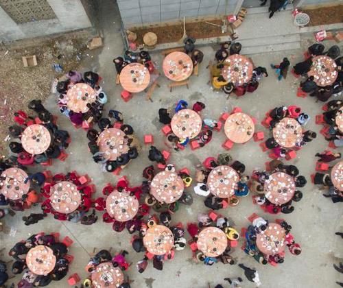  #头疼#农村酒席标准堪比大酒店，受到邀宴时，农民却头疼不已，