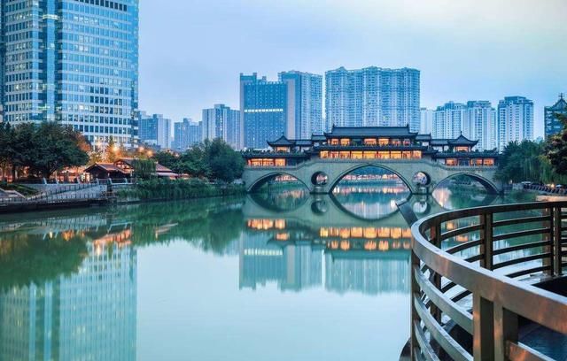为什么中国人都喜欢去成都旅游？
