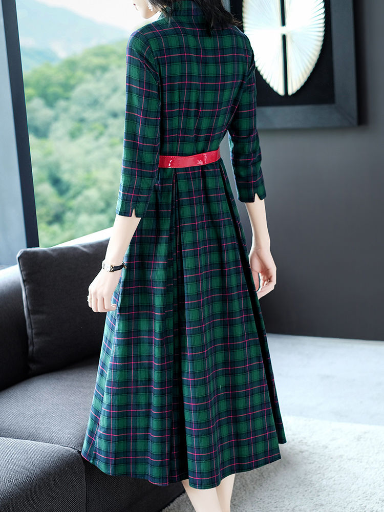 秋高气爽的时节，要穿的浪漫又保暖，这款裙子搭配高跟鞋超时尚