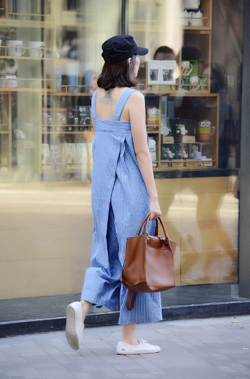 北京街拍：这样穿衣搭配连背影都很美，你会被哪一位吸引呢？