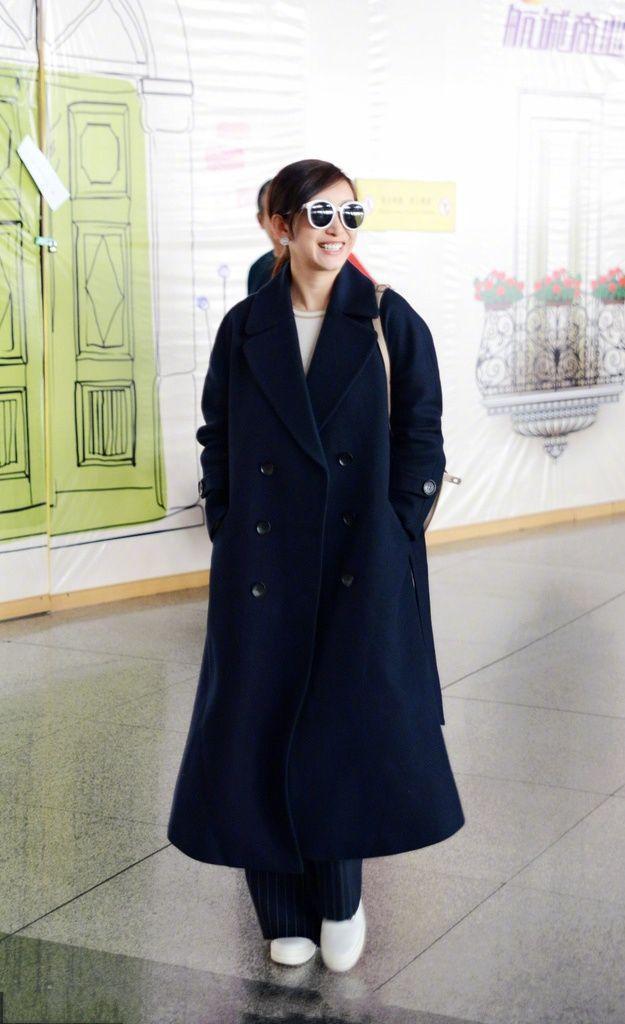 秦海璐这身打扮贵妇样十足, 网友: 双影后就不能低调点么?