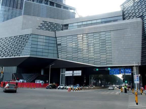 华南第一摩天楼，直入云霄，它的副楼也很气派！