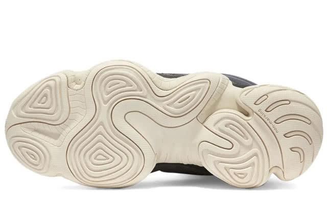 『利器』灰色绒面皮革搭配海军蓝 出街利器Yeezy500来了