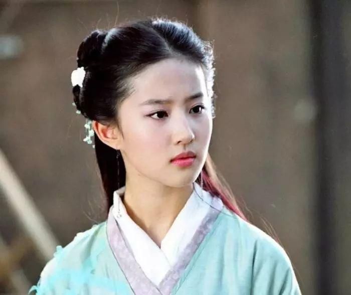 转发杨超越就能心想事成?别迷信了先瘦瘦脸吧