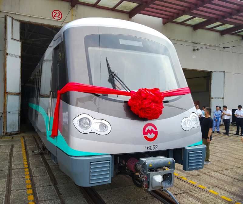 上海地铁列|上海地铁第6000辆列车驶向临港新片区!