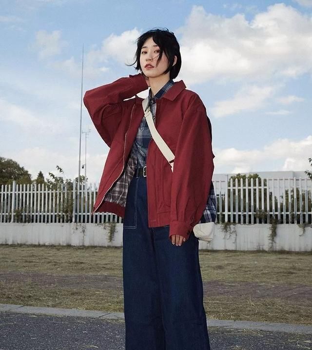 『红色』刺绣毛衣、浪漫百褶裙,这10件大红单品才美得惊艳。