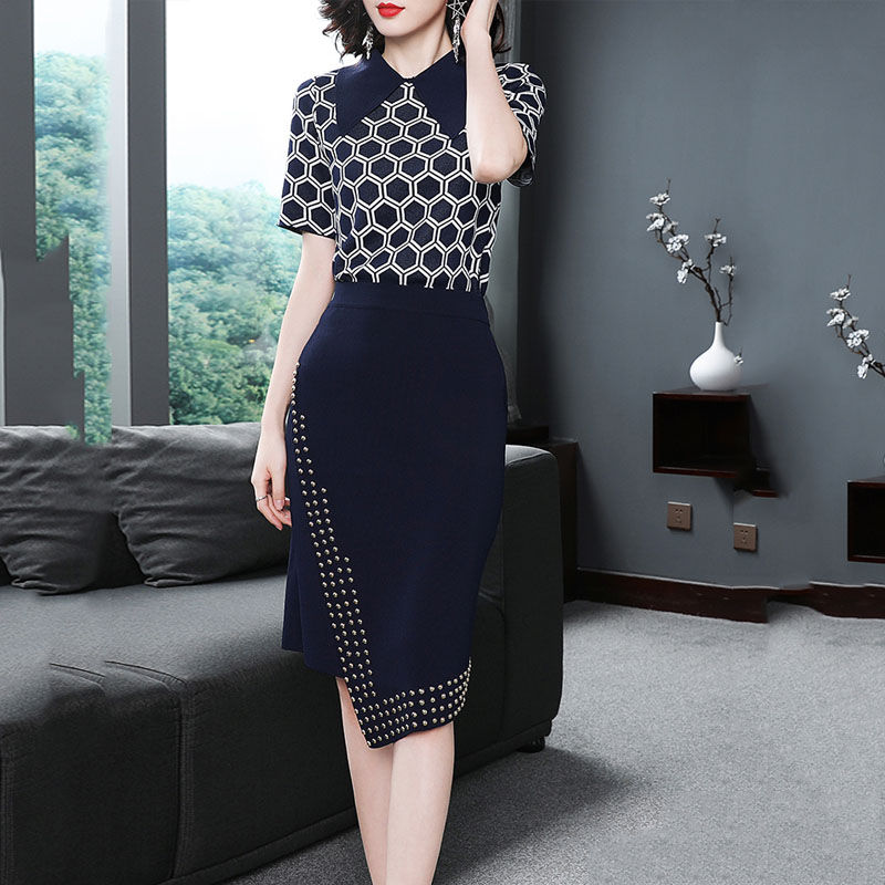 小个子女生都想要的高挑秘密!洋气A字裙+高跟鞋,巨显气质美