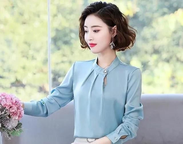  『女人』女人过了40岁更要精心打扮自己,时下流行的几款裙子,优雅轻龄