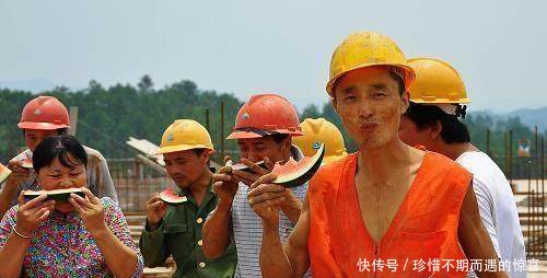 农村人，交了新农保，又交城镇职工养老保险，退休后能拿双份吗