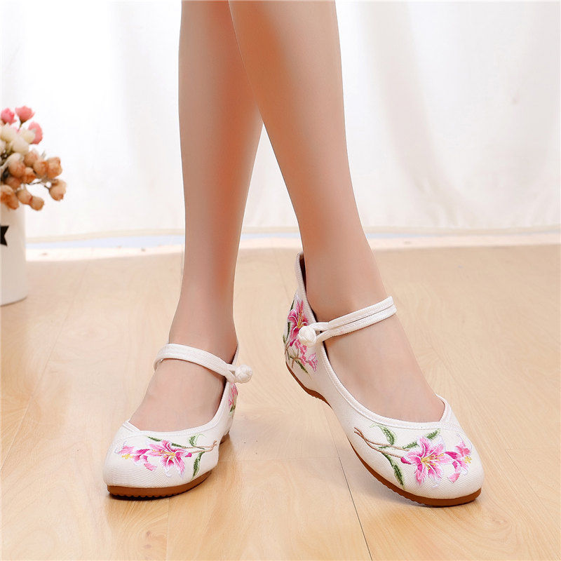 说老北京布鞋土的,肯定没见过这些,比小白鞋洋气多了